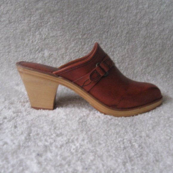 Fanfares Leather Wooden Heel Clogs - Picture 8 of 9